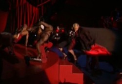 To miał być perefekcyjny show. Tymczasem Madonna wywróciła się na scenie