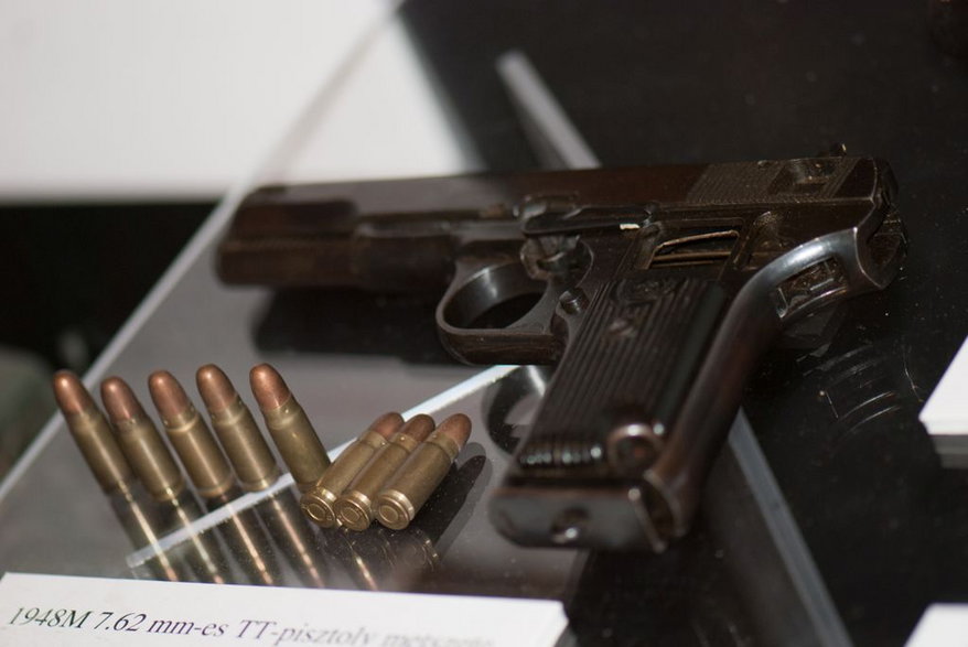 Pistolet TT projektu Tokariewa (popularna "tetetka"), podstawowa broń osobista w LWP, produkowana m.in. w Fabryce Broni w Radomiu (fot. Thomas Quine, opublikowano na licencji Creative Commons Attribution 2.0 Generic)