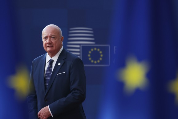 AUSTRIJSKI KANCELAR DOŽIVEO SAOBRAĆAJNU NESREĆU Njegov vozač se zakucao u auto ispred, a onda je na njih naletelo vozilo ličnog obezbeđenja