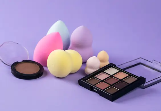 Beauty blender — siedlisko bakterii czy pomocny gadżet? Oto jak go czyścić