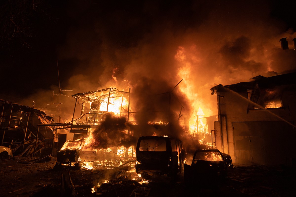 Nocny atak Rosji na Ukrainę. Pożary w Kijowie, ranni cywile, 447 uderzeń w jeden region