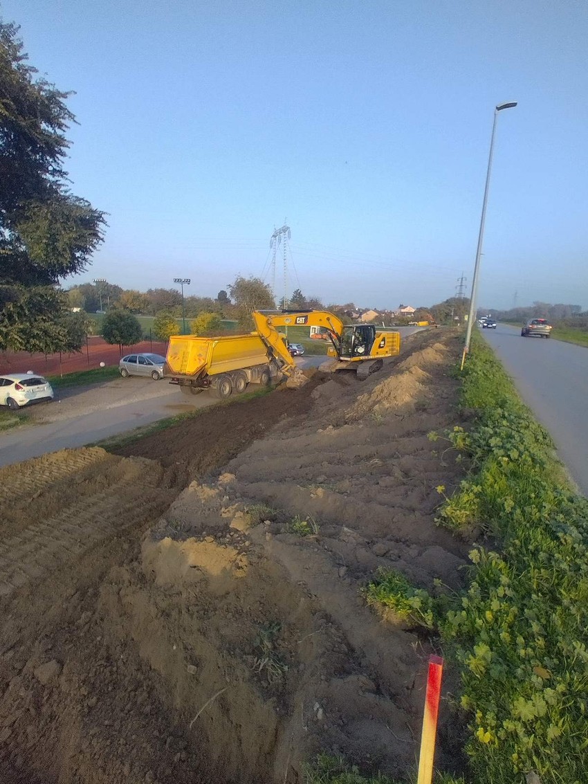 Radovi na izgradnji treće faze biciklističke staze Novi Sad - Begeč