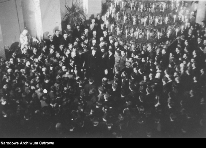 Bal sylwestrowy komunistycznego rządu w 1947 roku.