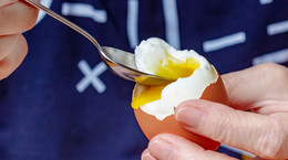 Ile kalorii ma jajko na miękko? To zdrowy sposób na podanie jajka