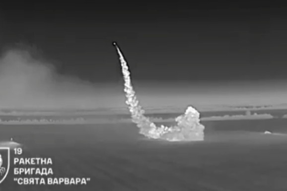 ZELENSKI OBJAVIO SNIMAK OPERACIJE "DUBOKI UDAR" Ukrajinci moćnim Flamingom udarili na Rusiju: Raketa ima domet 3.000 km (VIDEO)