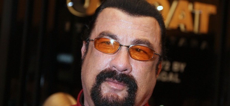 "Kazał mi usiąść i rozpiął rozporek". Steven Seagal oskarżany o molestowanie