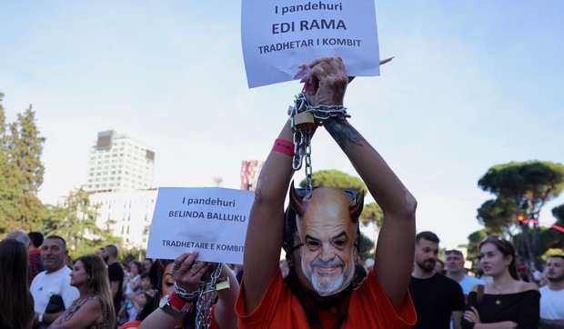 Protest u Tirani, Albanija