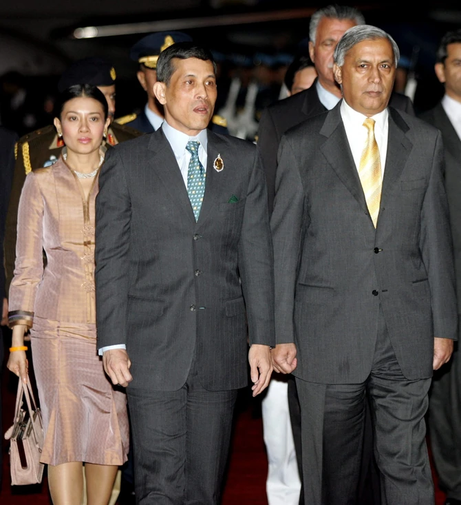 Rama X, Sirasami i pakistanski premijer