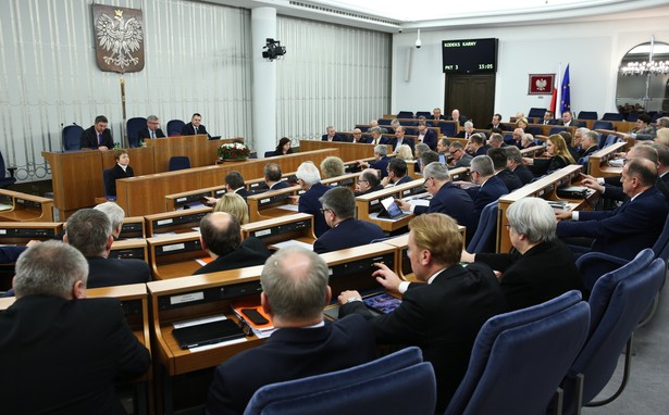 Obecnie obowiązywanie podatku jest zawieszone jedynie na podstawie rozporządzenia.