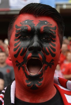 'Gang Albanii' na trybunach stworzył 'piekło', ale na Szwajcarów to nie wystarczyło