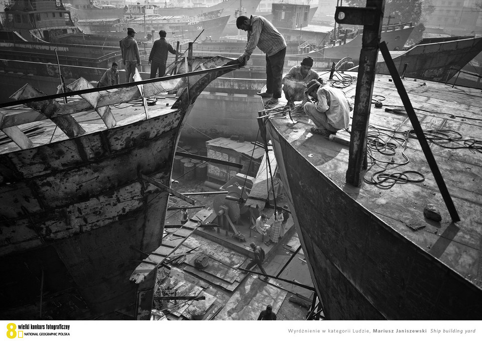 Najlepsze zdjęcia National Geographic 2012 - Ship Building Yard - Mariusz Janiszewski