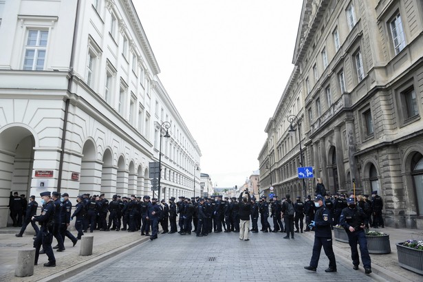 Czy opozycja i media prowadzą kampanię oszczerstw wobec policji? [WYWIAD]