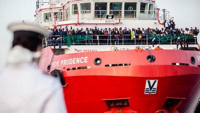 Hundreds of Migrants Rescued By Italian Coast Guard