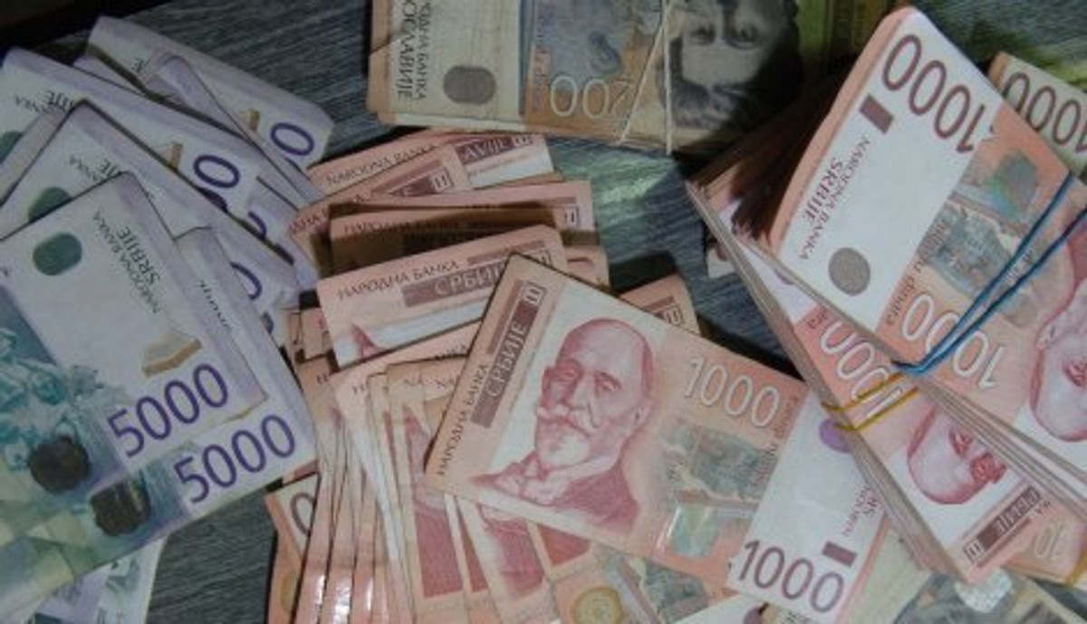 Država će platiti minimalac svim frizerima, pekarima, obućarima, taksistima... za tri meseca