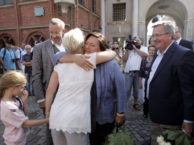 Anna i Bronisław Komorowscy na powitaniu prezydenta Estonii i jego małżonki
