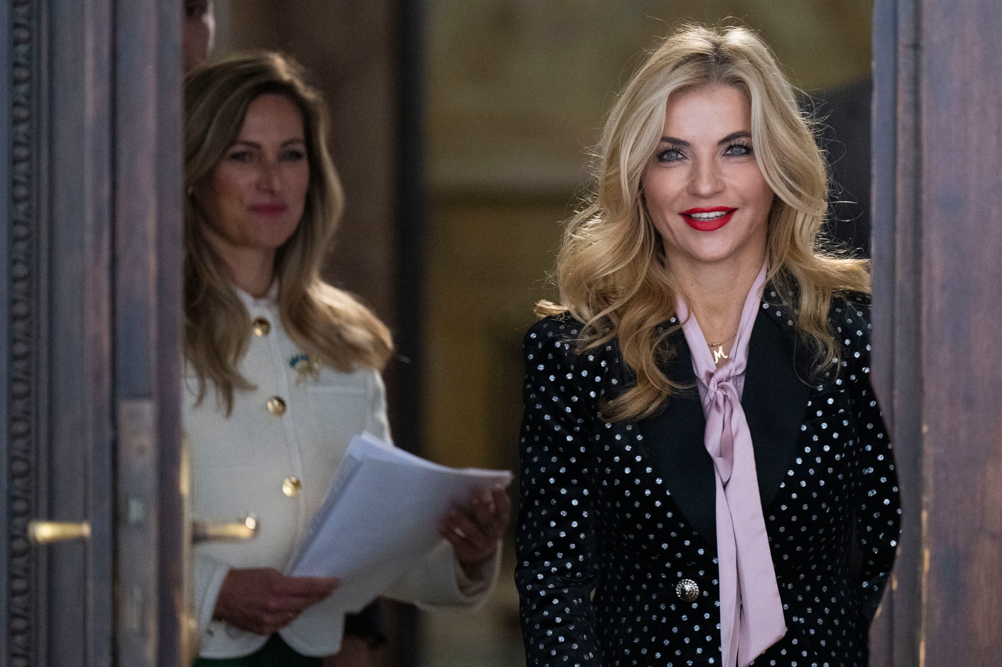 Ministerka kultúry SR Martina Šimkovičová a vľavo riaditeľka Medzinárodného domu umenia pre deti Bibiana Petra Flach.