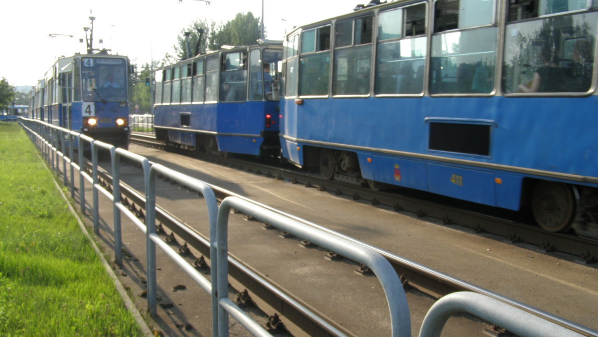 Jeszcze w styczniu ma zostać zaprezentowany najdłuższy tramwaj w Polsce. Będzie on mierzył 40 i pół metra. Co ważne dla krakowian, będzie on jeździł w stolicy Małopolski - informuje "Gazeta Krakowska".