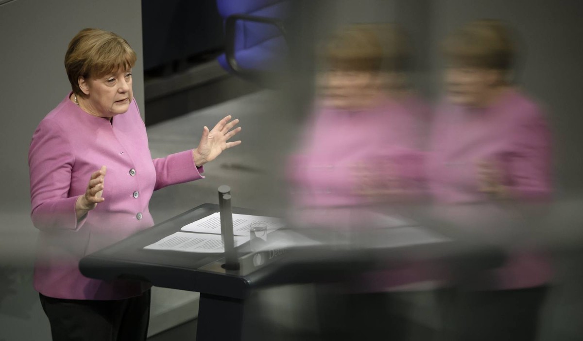 "Nie rozumiem tego wybuchu oburzenia po tym, gdy kanclerz Niemiec Angela Merkel ogłosiła, że chce tworzyć Europę dwóch prędkości."