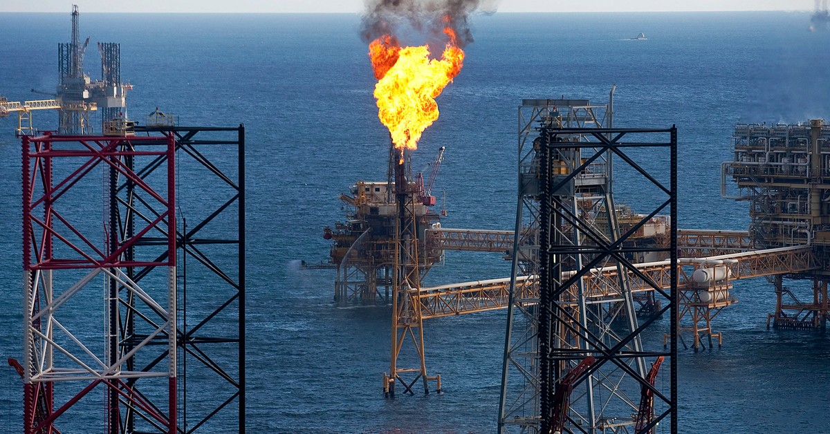 Ropa naftowa jednak wciąż ma przyszłość. Nowe prognozy oddalają perspektywę neutralności klimatycznej