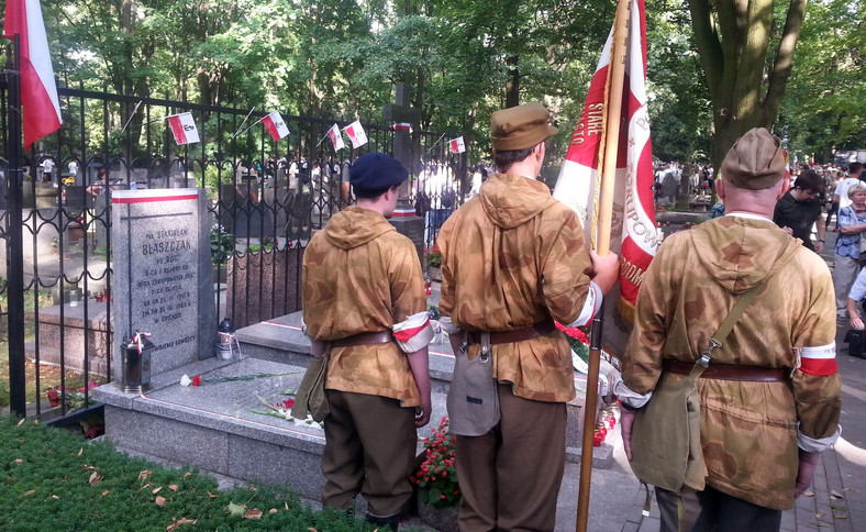 Apel poległych przy symbolicznym grobie pułkownika Stanisława Błaszczaka, dowódcy Zgrupowania AK „Róg”