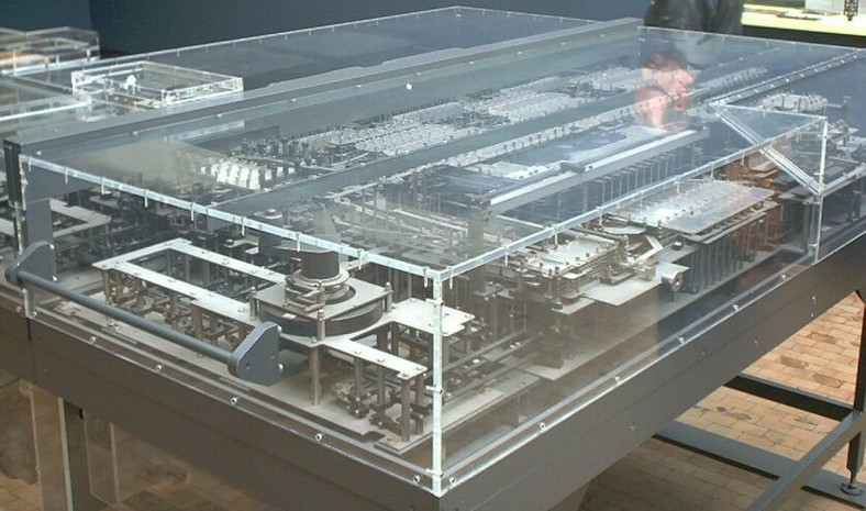 Komputer (na zdjęciu Z1, czyli pierwszy programowalny komputer)