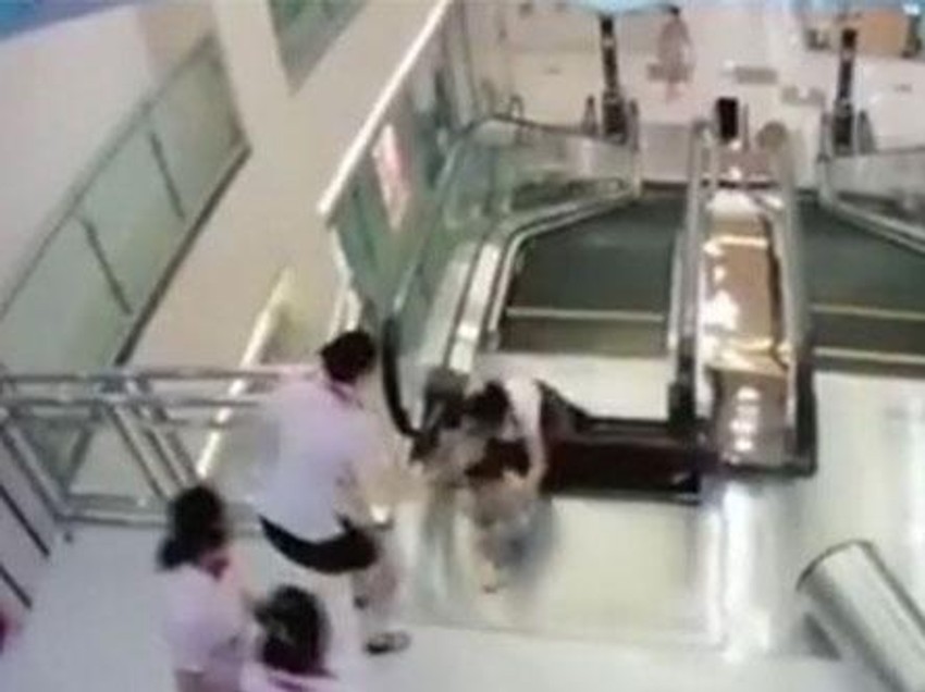 Brutalna smrt u pokretnim stepenicama