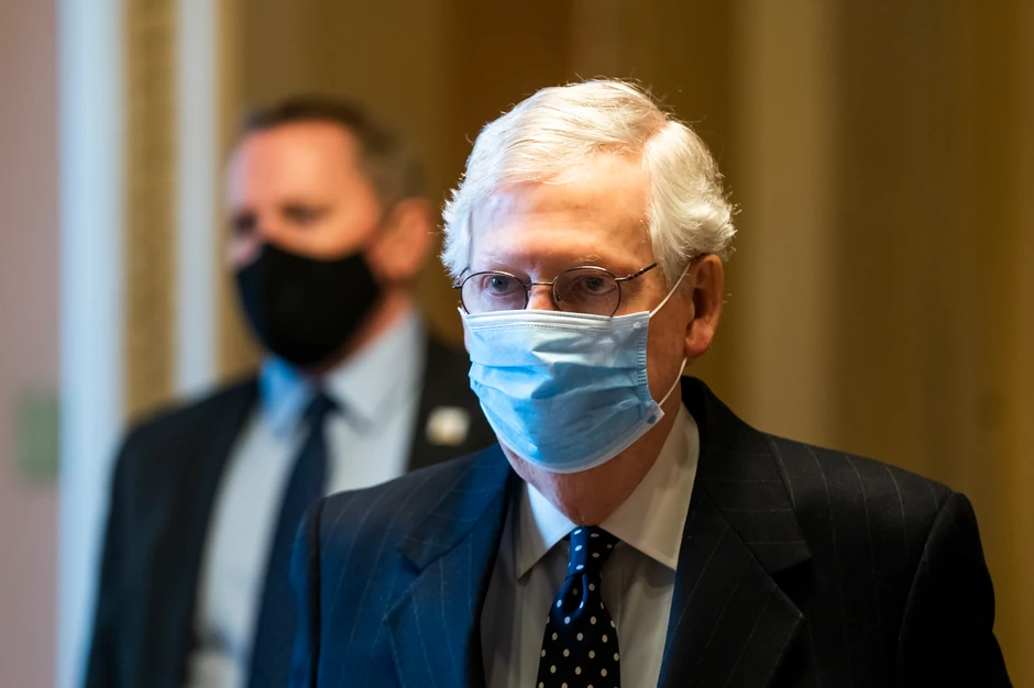 Želi da Tramp ode, ali drma mu se pozicija - Mič Mekonel