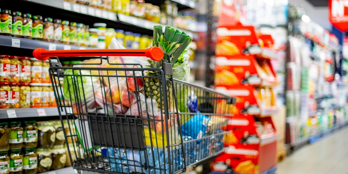 Różne ceny w sklepach, nierówna dostępność produktów, edycje limitowane na wyłączność – to dziś w handlu standard | Fot. iStock