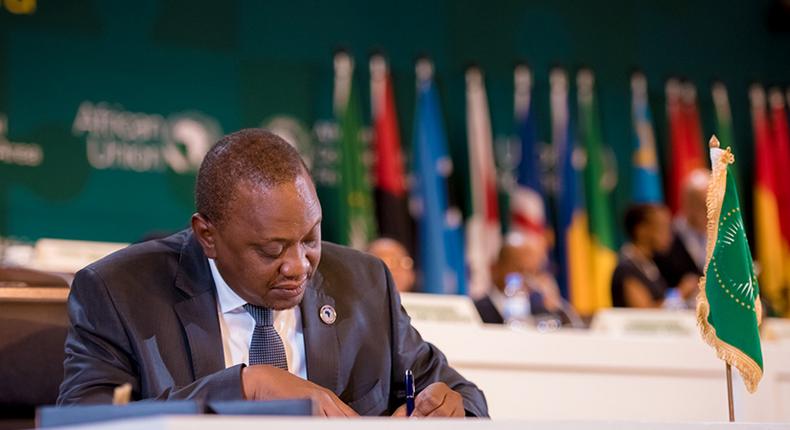 Kenyan President Uhuru Kenyatta signing the Africa Continental Free Trade Area agreement. (newtimes)