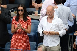 "Muškarci su MAJMUNI, moraju da imaju SE*S sa svakom ženom", rekli su mu da je RUŽAN I "SELJAK", a on osvojio svet: Prevario i suprugu koju je ludo voleo, pa se skrasio PORED NJE