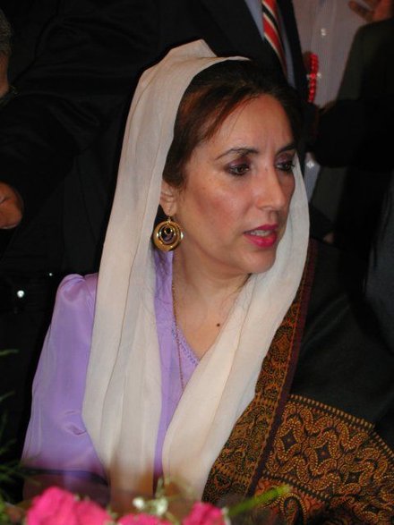 Benazir Bhutto, premier Pakistanu w latach 1988-1990 oraz 1993-1996 (fot. iFaqeer, opublikowano na licencji Creative Commons Uznanie autorstwa – Na tych samych warunkach 3.0)