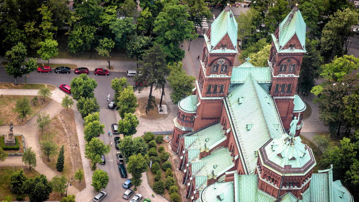 Katowice: ukradł datki na pomoc dla uchodźców. Szamotanina przed kościołem