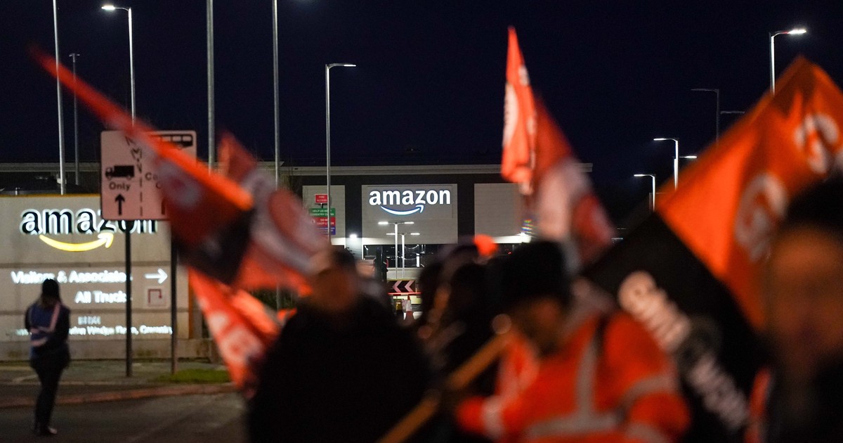 Amazon workers plan global protests during the Black Friday shopping ...