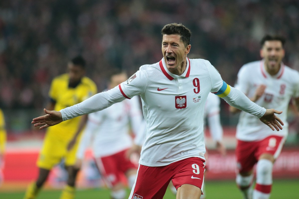 Polak Robert Lewandowski cieszący się z gola podczas finałowego meczu barażowego o awans do piłkarskich mistrzostw świata