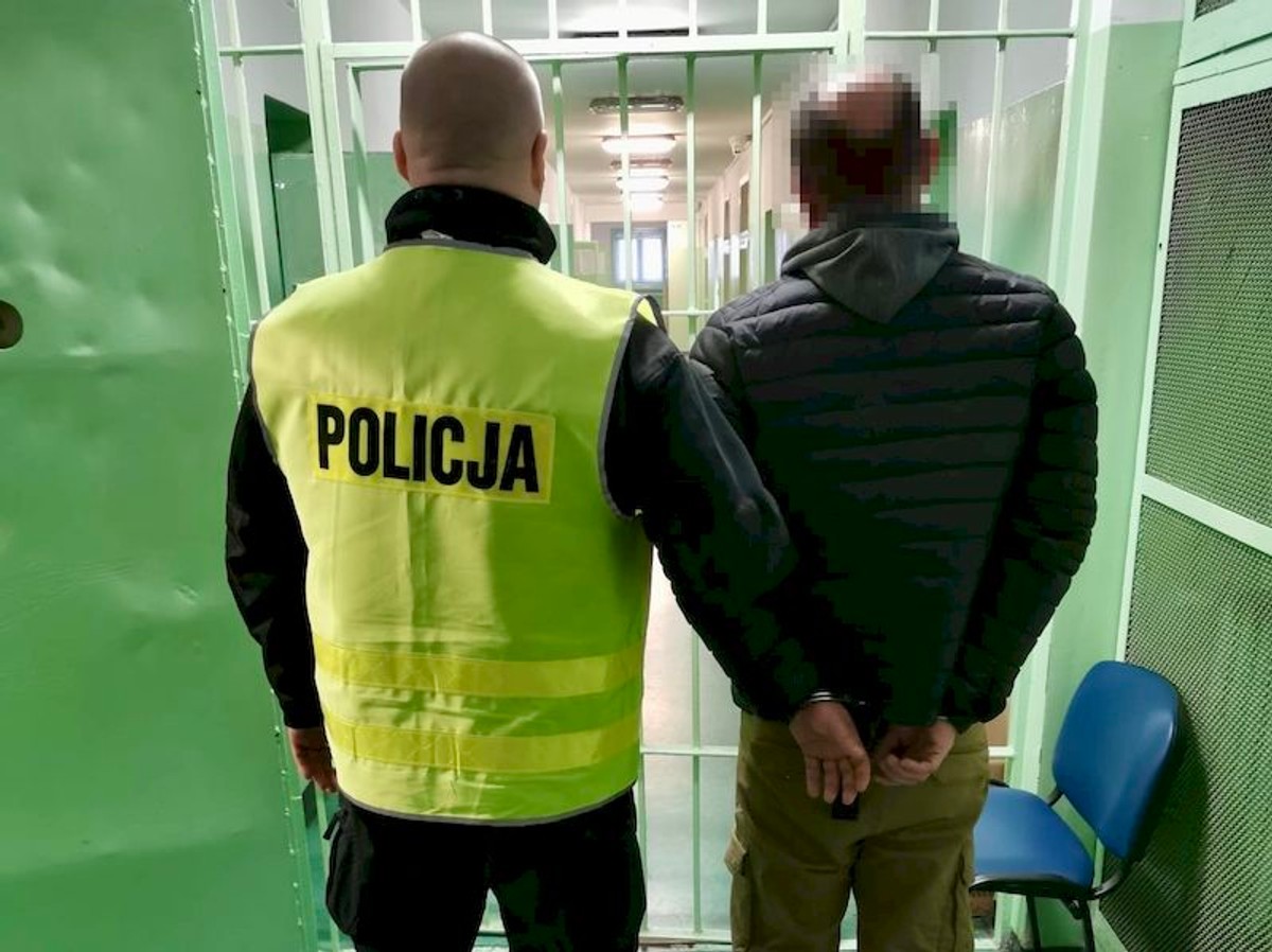 A policeman in a civilian detained the driver. He was under the influence of alcohol