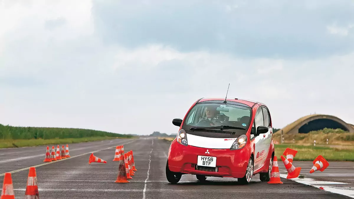 Samochody pod napięciem - Mitsubishi i-Miev oraz Nissan Leaf