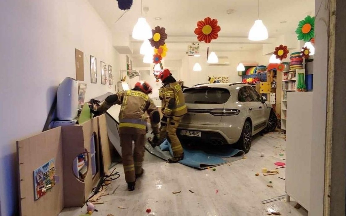 Lublin: Porsche wjechało do żłobka. Kierująca delikatnie się pomyliła.