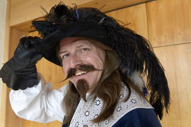 Od zawodników wymagany jest naturalny zarost. Panowie nie mogą wspomagać się sztucznym owłosieniem.