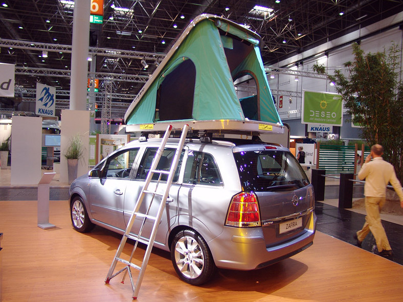 Caravan Salon Düsseldorf 2007: Caddy Life i moda na nowy sezon (fotogaleria)