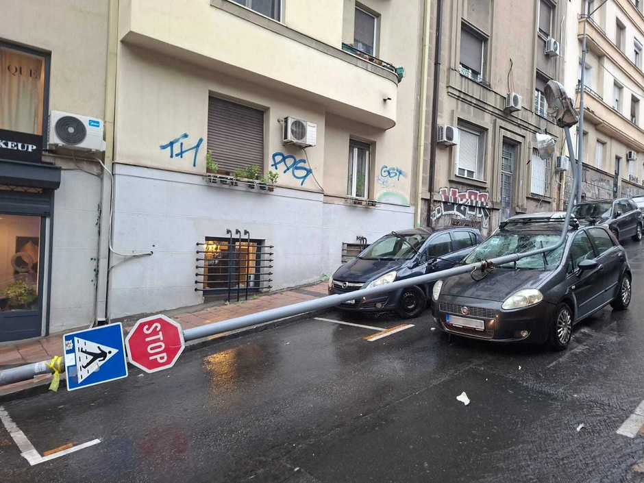 pala bandera u centru Beograda