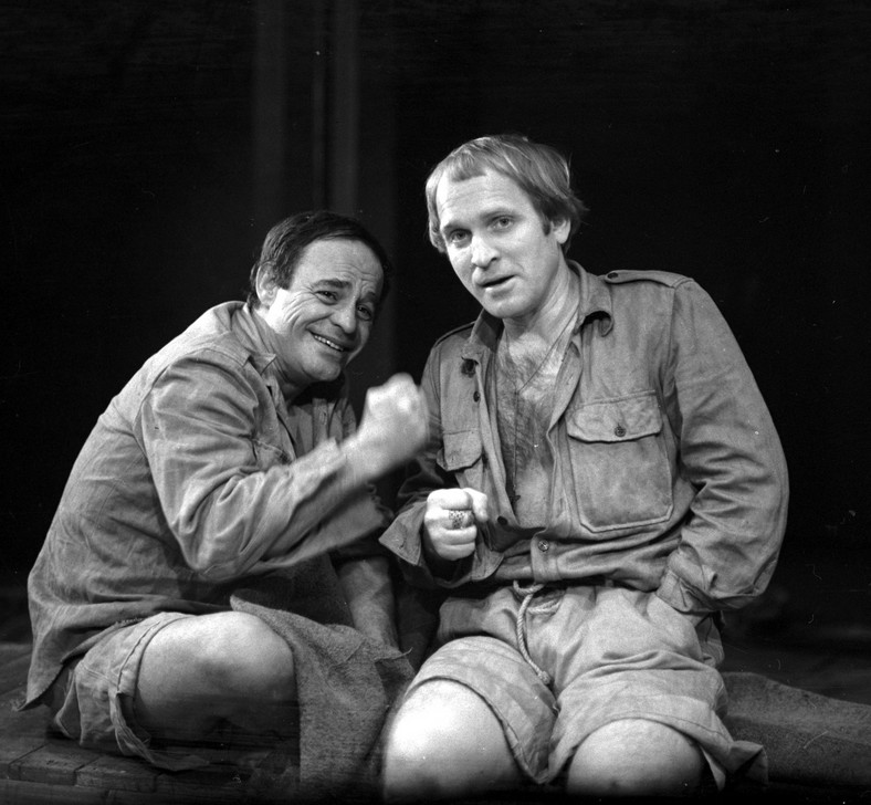 Roman Wilhelmi i Henryk Talar w sztuce "Wyspa" w Teatrze Ateneum [1979]