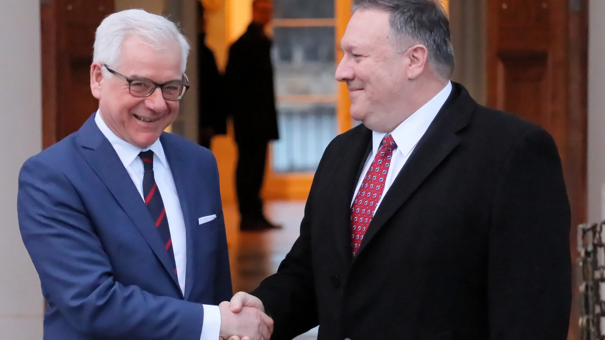 Podczas wizyty w Polsce sekretarza stanu USA Mike'a Pompeo ogłosimy nowe inicjatywy, które wzmocnią zaangażowanie USA w rejonie Europy Środkowej - zapowiedział w dzisiejszym komunikacie komunikacie amerykański Departament Stanu.