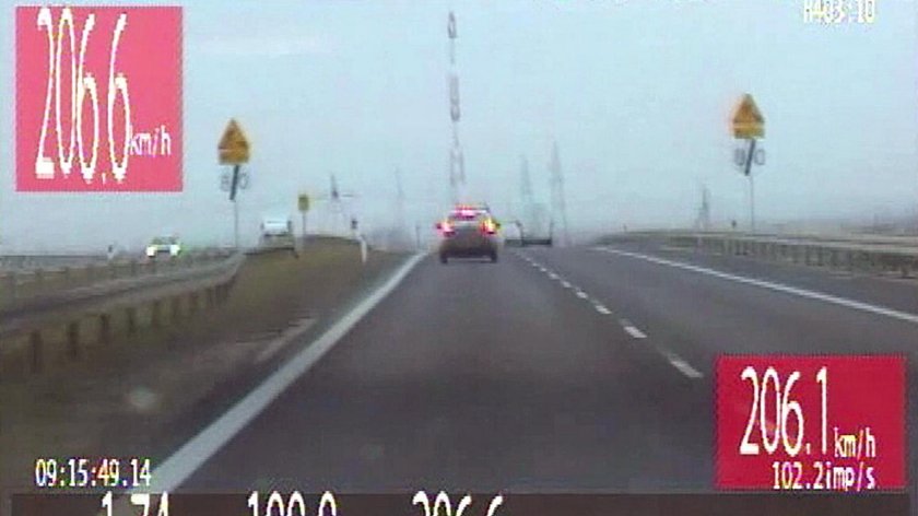 Kobieta pędziła skodą ponad 200 km/h. Zatrzymała ją policja