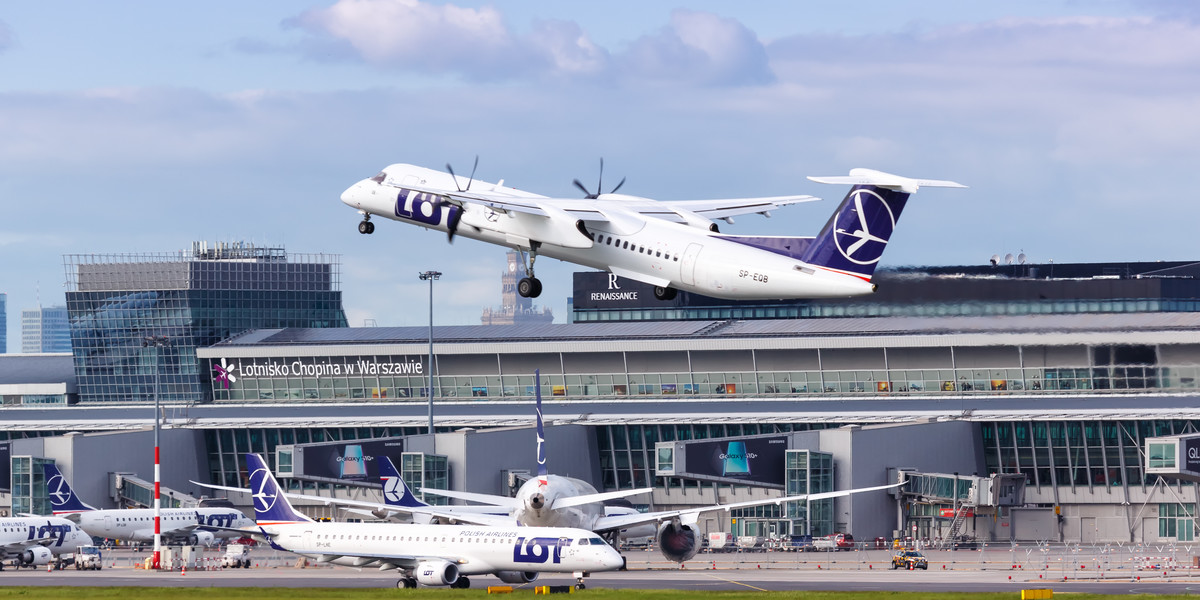 Samoloty PLL LOT nie wykonują regularnych, rozkładów rejsów z pasażerami od 15 marca 2020 r. Wtedy weszły w życie rządowe restrykcje w międzynarodowym ruchu powietrznym, później rozszerzone także o loty krajowe. 