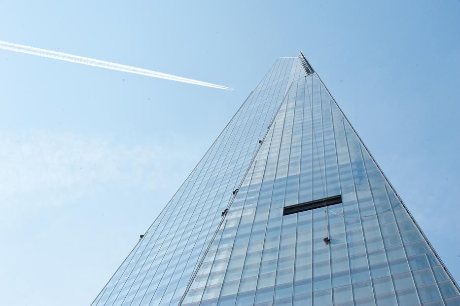 2013-ban Green Peace aktivisták próbálták megmászni a The Shard felhőkarcolót / Fotó: Northfoto