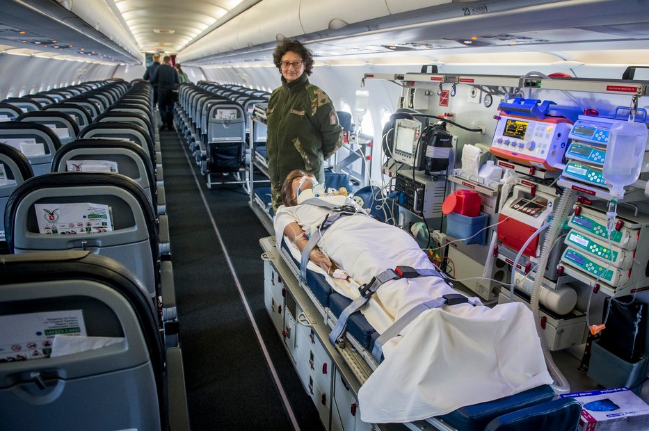 A szállítógépen a 130 utas mellett betegek, sebesültek vagy éppen technikai eszközök is szállíthatók/ Fotó: MTI-UJVÁRI SÁNDOR (6)