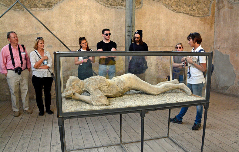 Ofiara Wezuwiusza w Pompejach, Włochy