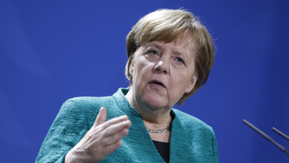 Merkel üzent: bukhatjuk a támogatást