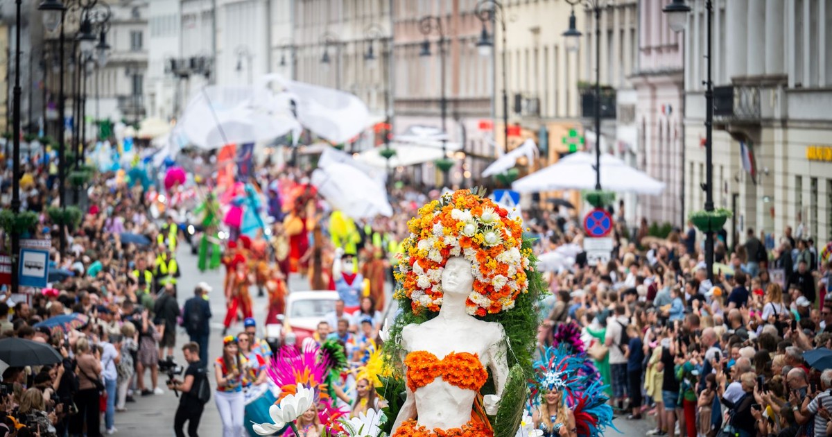 Zobacz jak się bawi miasto! Parada Syrenki przeszła ulicami...