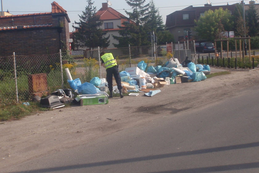 Strażnicy szukają śmieciarza z Podolan